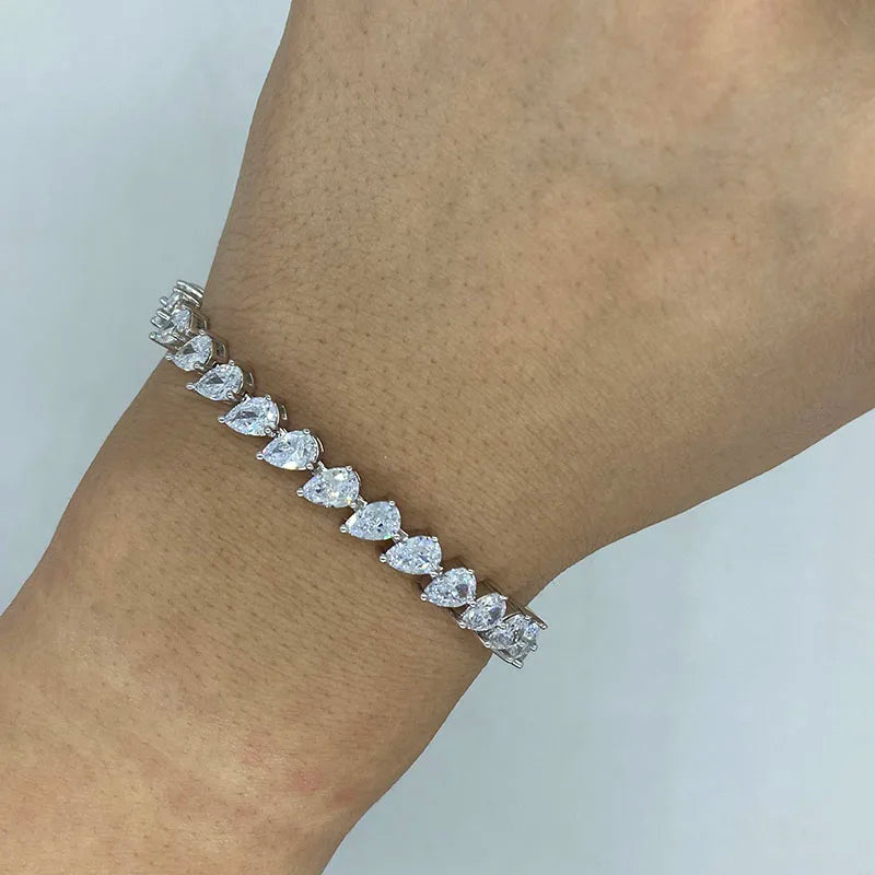 Lab-grown pear diamond bracelet