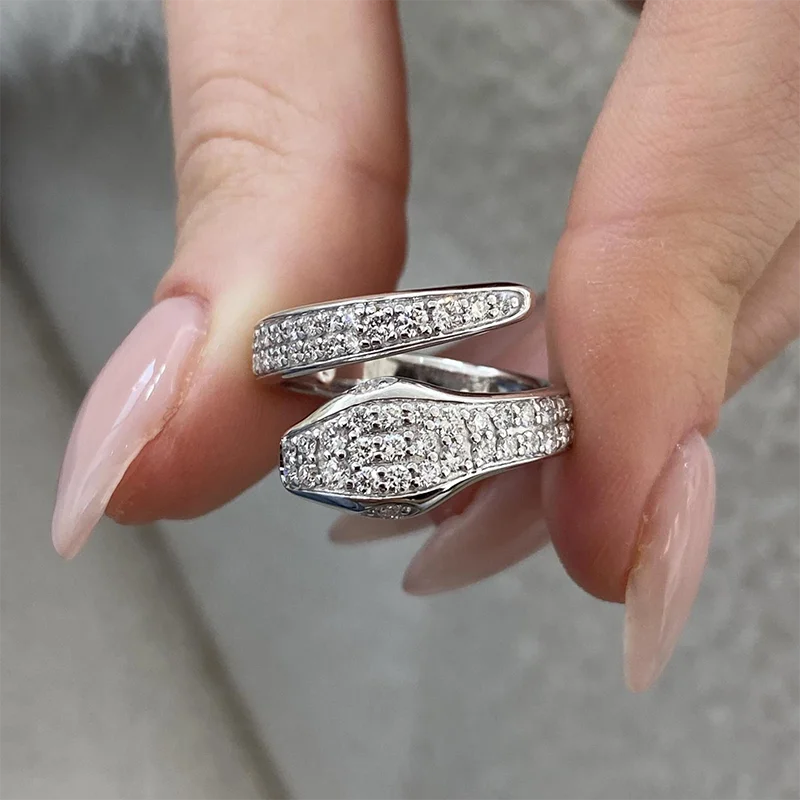 Round lab-grown diamond wrap ring