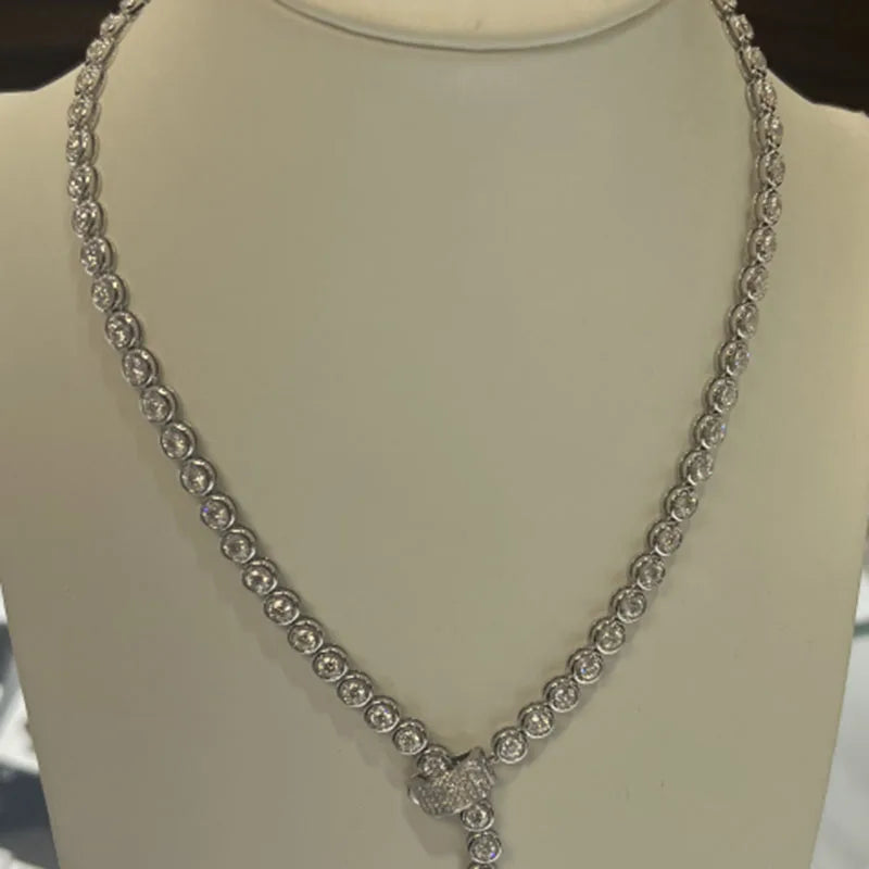 Diamond necklace with individually framed stones