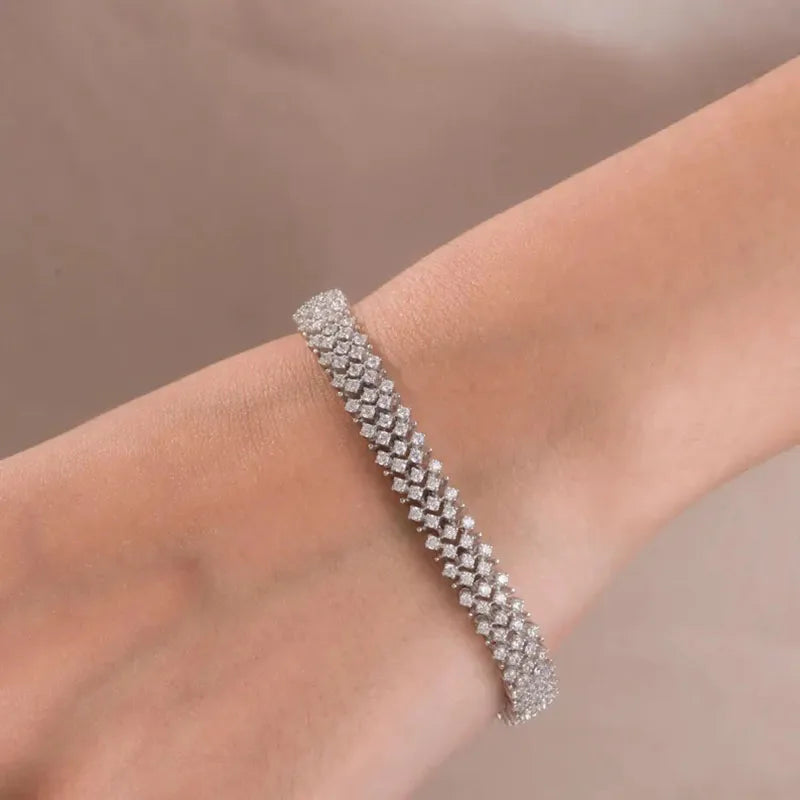 Lab-grown round diamond tennis bracelet