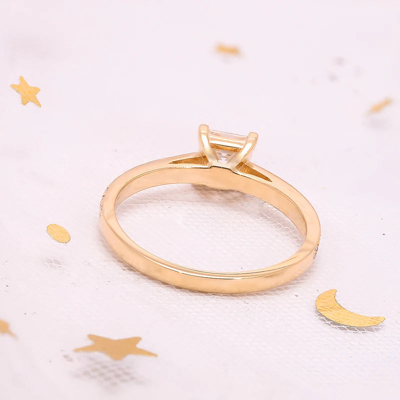Square princess-cut lab-grown diamond ring in gold