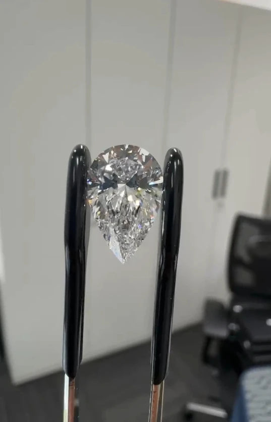 Pear diamond solitaire necklace design