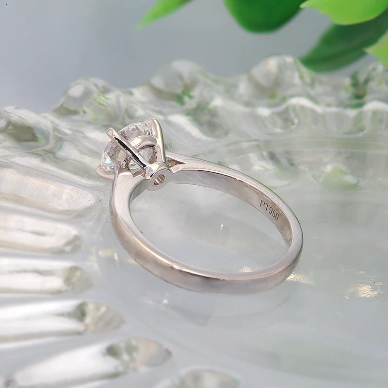 Classic round-cut lab-grown diamond ring