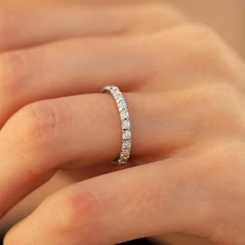 Round lab-grown diamond full eternity band