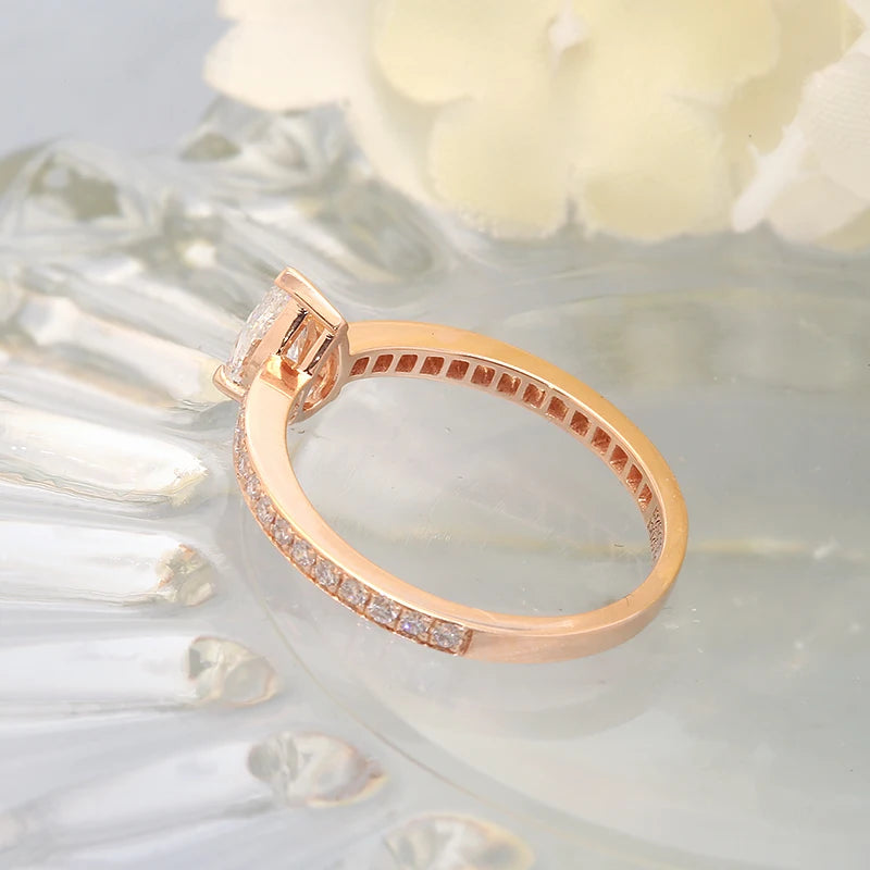 Teardrop diamond engagement ring design