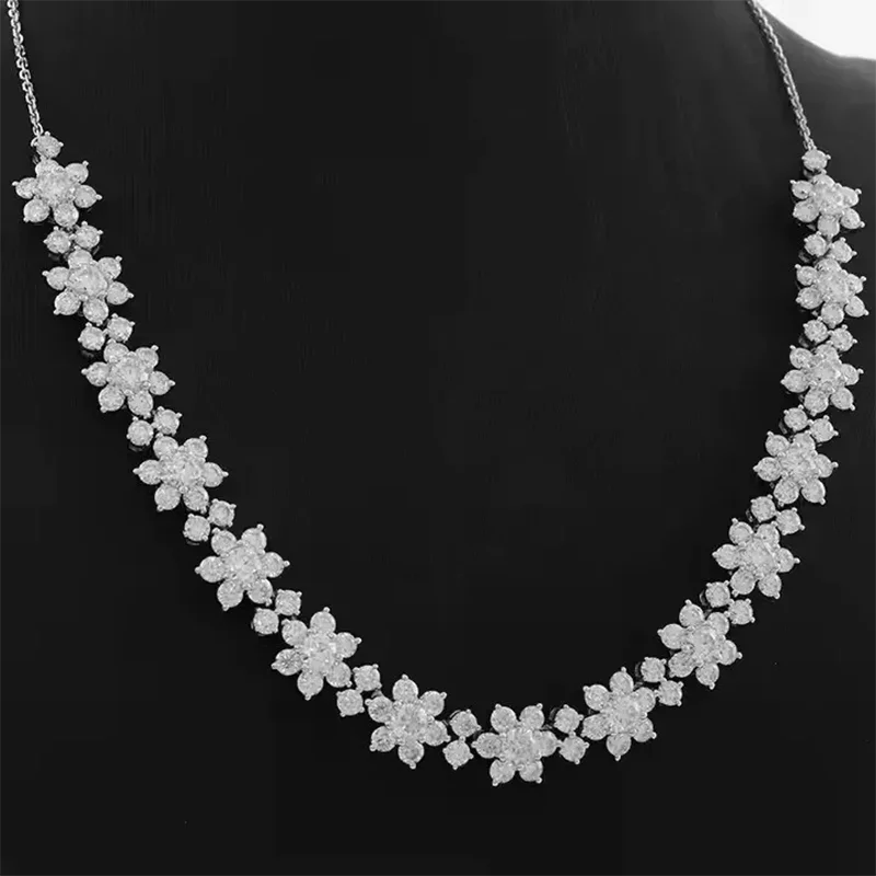 Diamond tennis necklace with flower-shaped accents