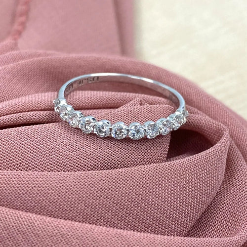 Round lab-grown diamond wedding band