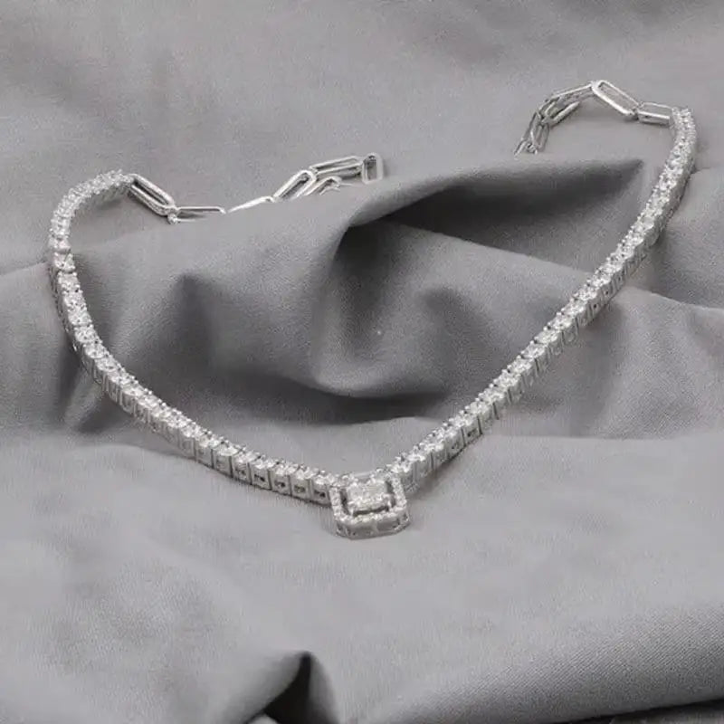 Emerald and round diamond necklace design