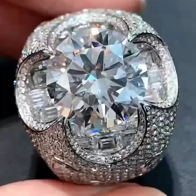 Men's engagement ring with round lab-grown diamond