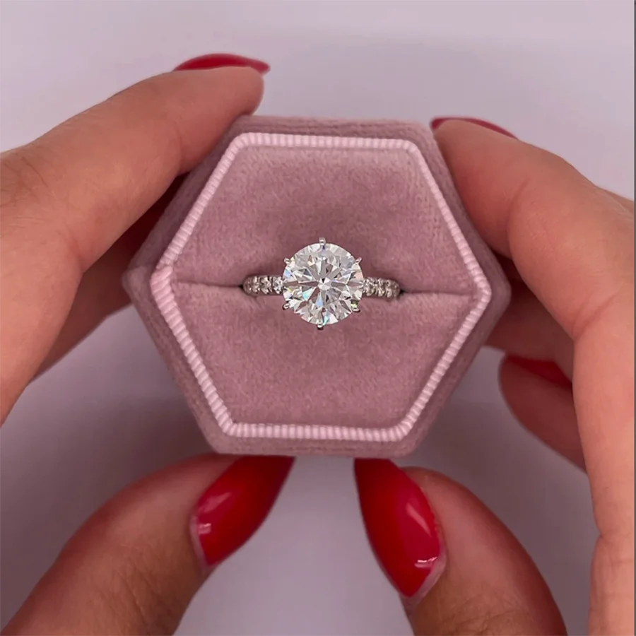 Round lab-grown diamond bridal ring set