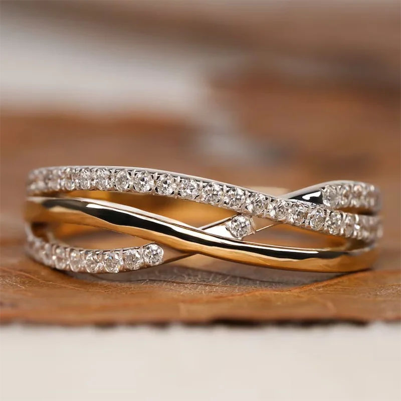 Interlocking gold bands with round lab-grown diamonds