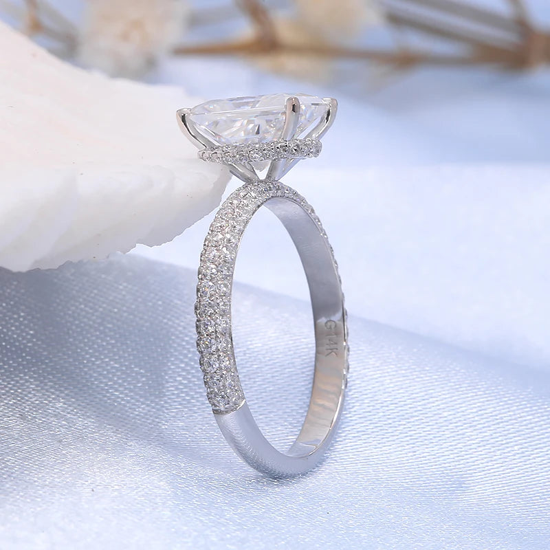 Radiant-shaped lab-grown diamond engagement ring