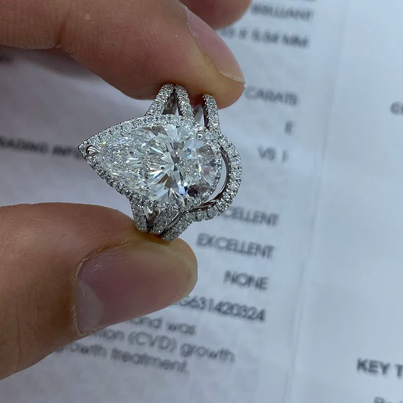 Pear-cut lab-grown diamond bridal ring set