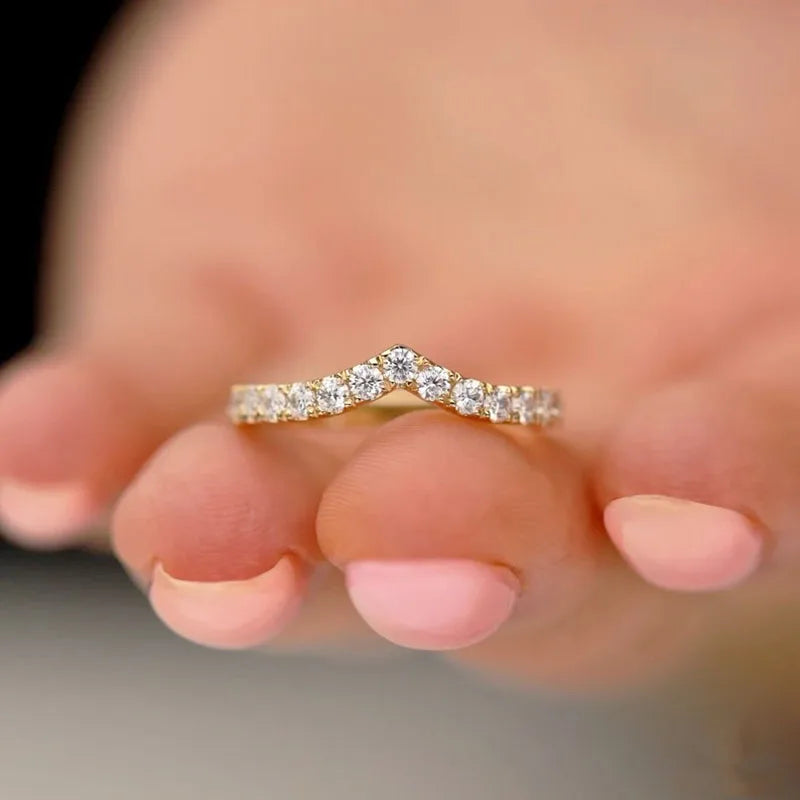 Chevron ring set with round diamonds