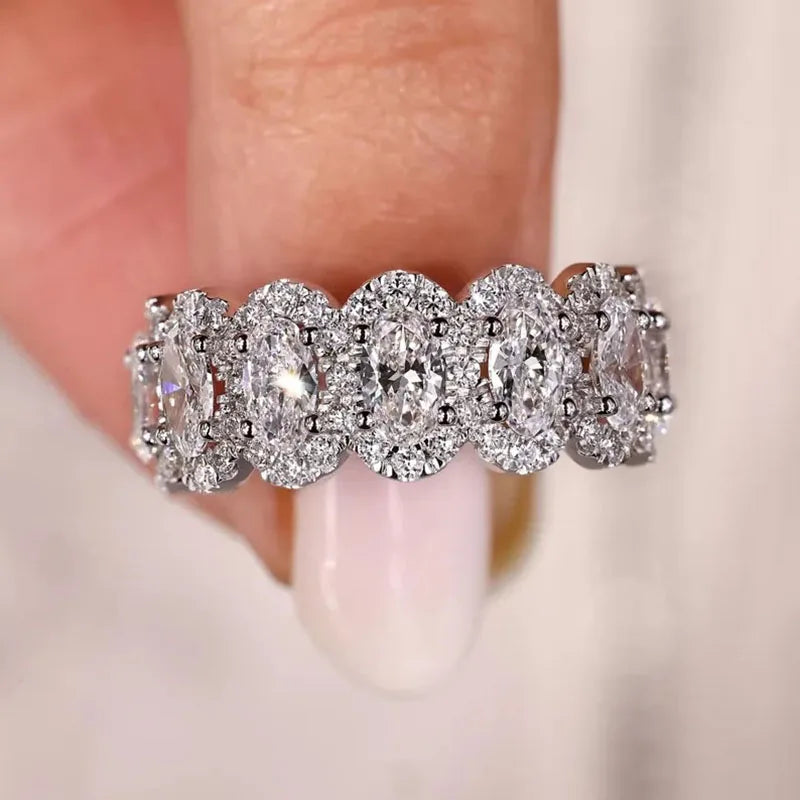 Éclat Vivienne Éternité Wedding Band