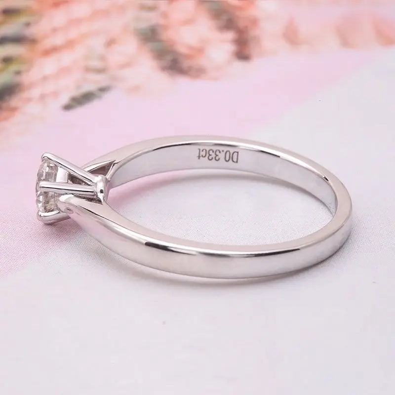 Round lab-grown diamond ring in 10K gold