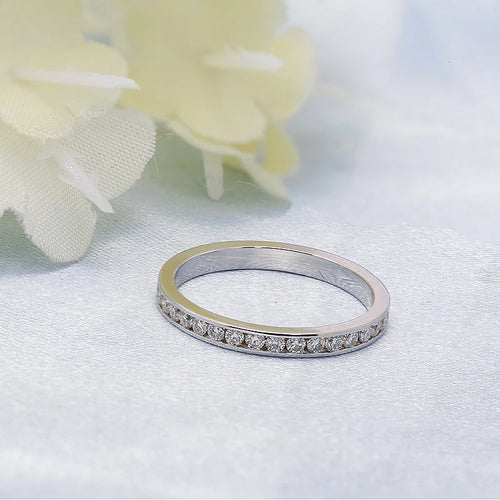 Wedding band featuring round lab-grown diamonds