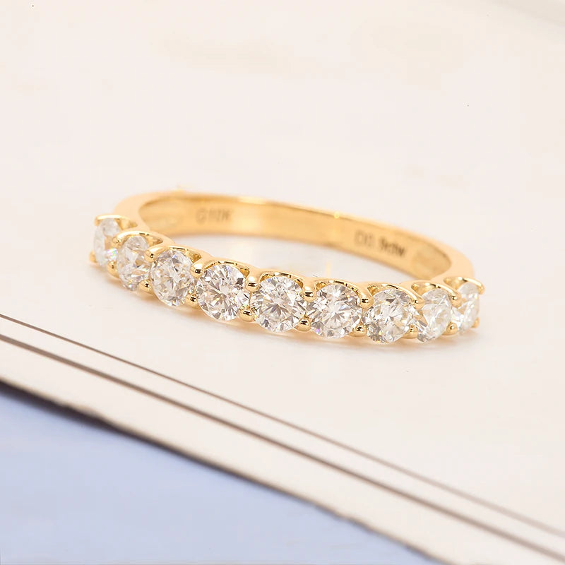 Round lab-grown diamond band ring