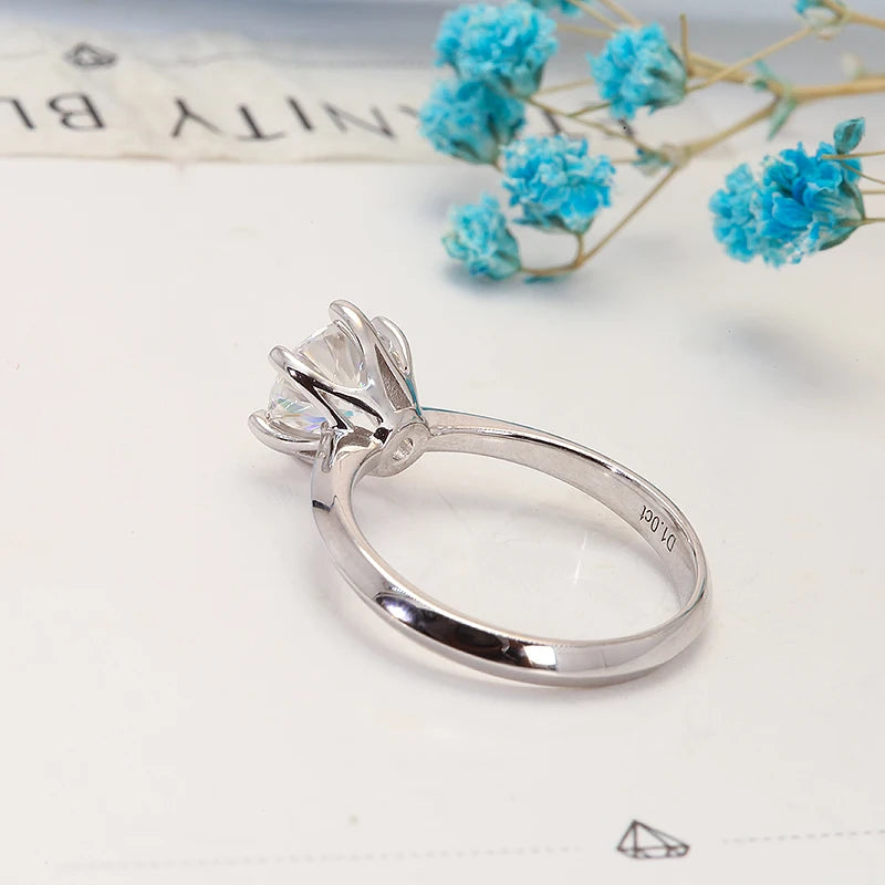 Classic round lab-grown diamond solitaire ring in gold