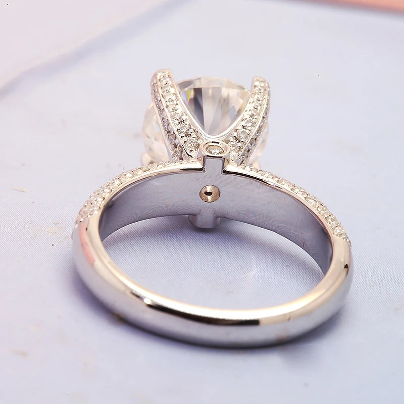 Round lab-grown diamond ring in 14K gold