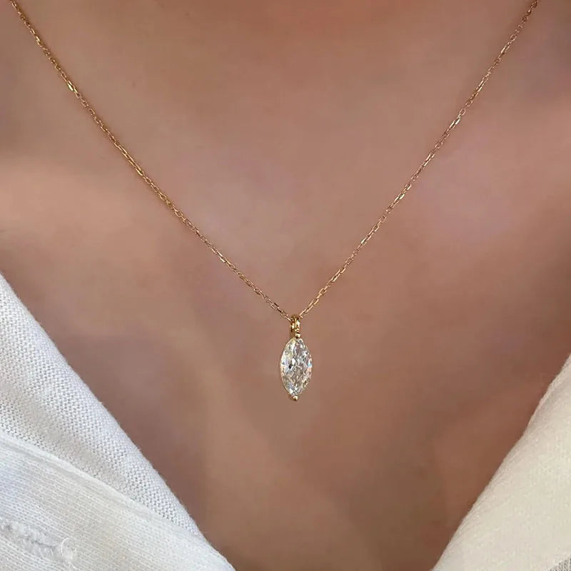 Single lab-grown diamond pendant necklace