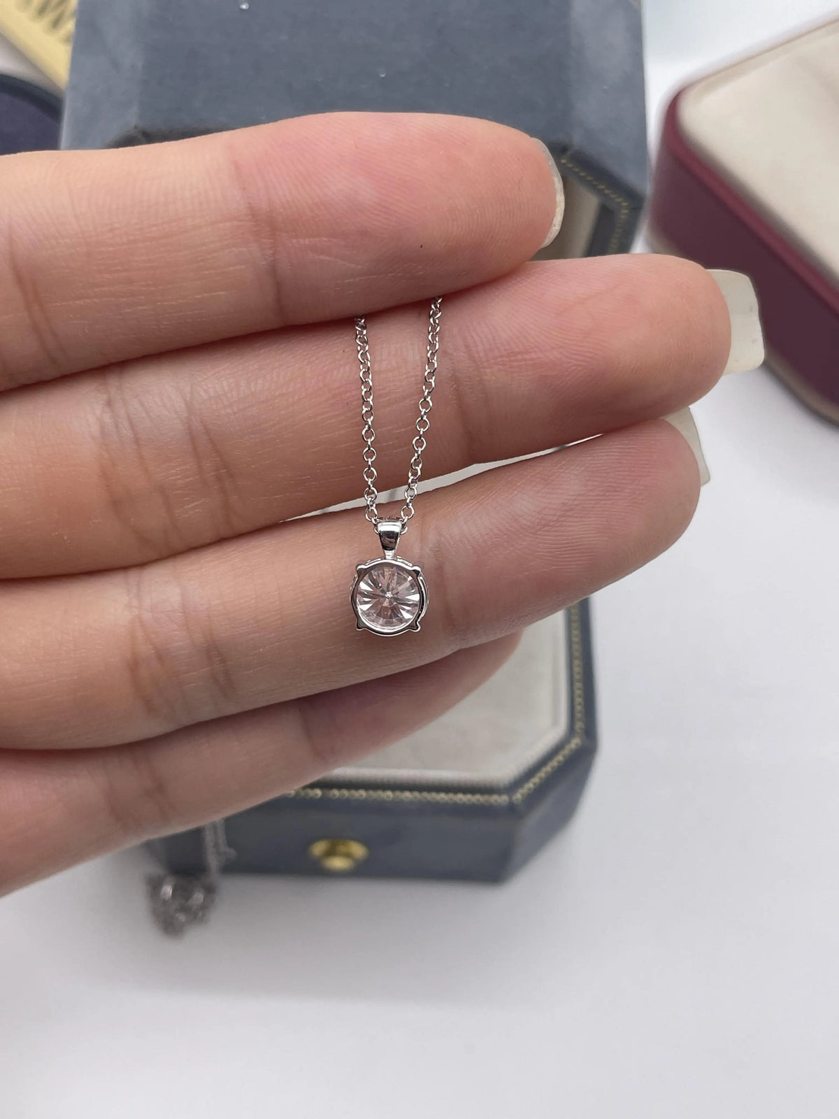 Classic round diamond necklace design