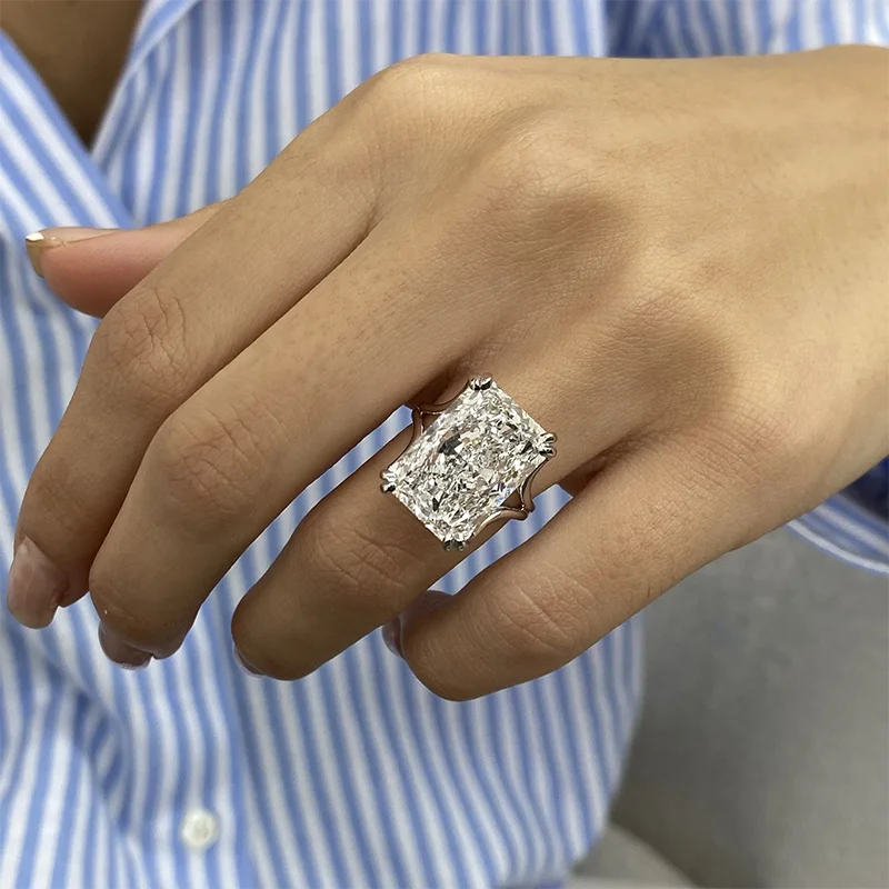 Hidden-halo lab-grown diamond engagement ring