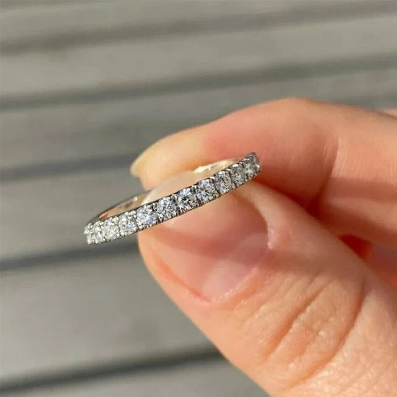 Half-eternity ring with round diamonds