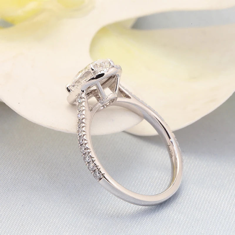 Oval diamond ring with prong-set lab-grown center stone