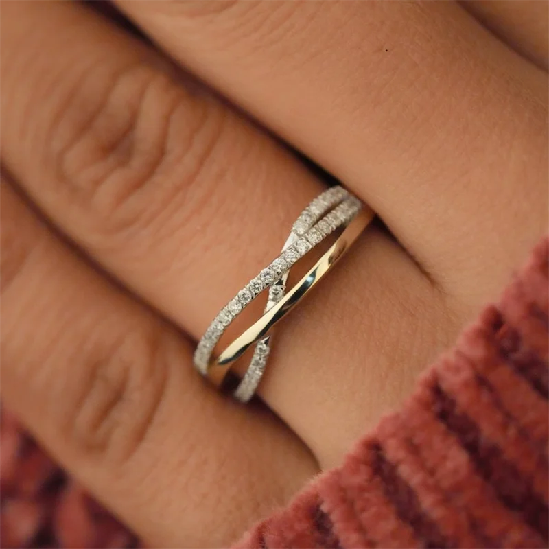 Two-tone lab-grown diamond crossover ring