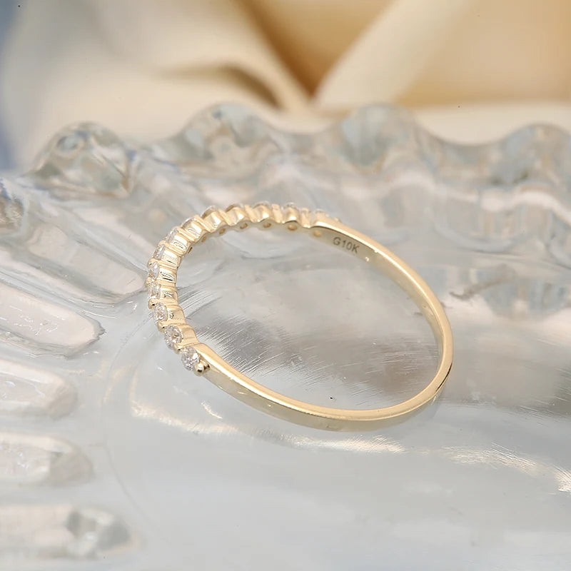 Round diamond wedding and stacking band