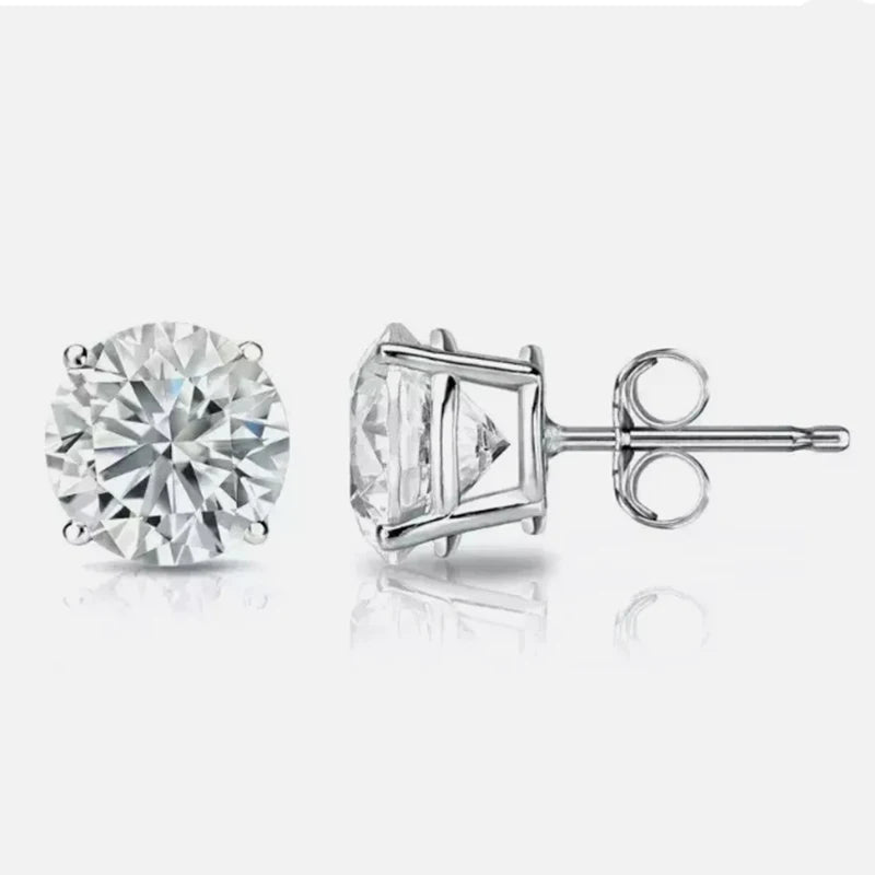 Round lab-grown diamond stud earrings