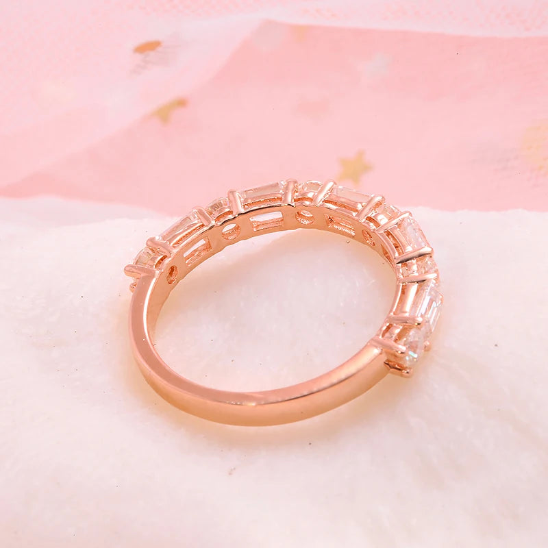 Diamond band combining round and baguette cuts