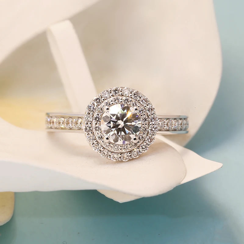 Round lab-grown diamond engagement ring