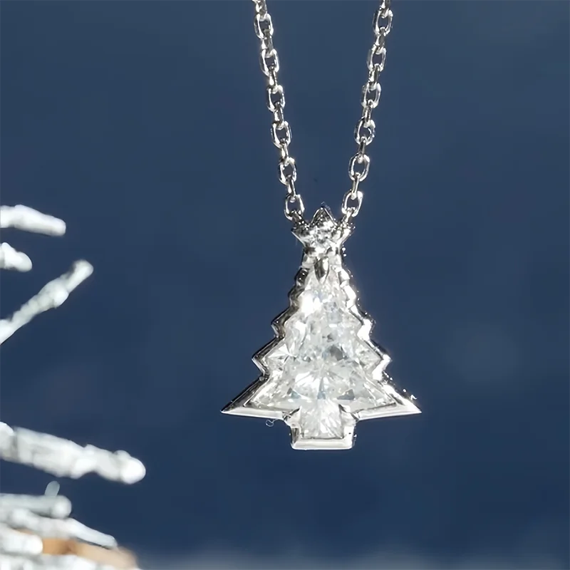 Christmas tree-shaped lab-grown diamond pendant necklace