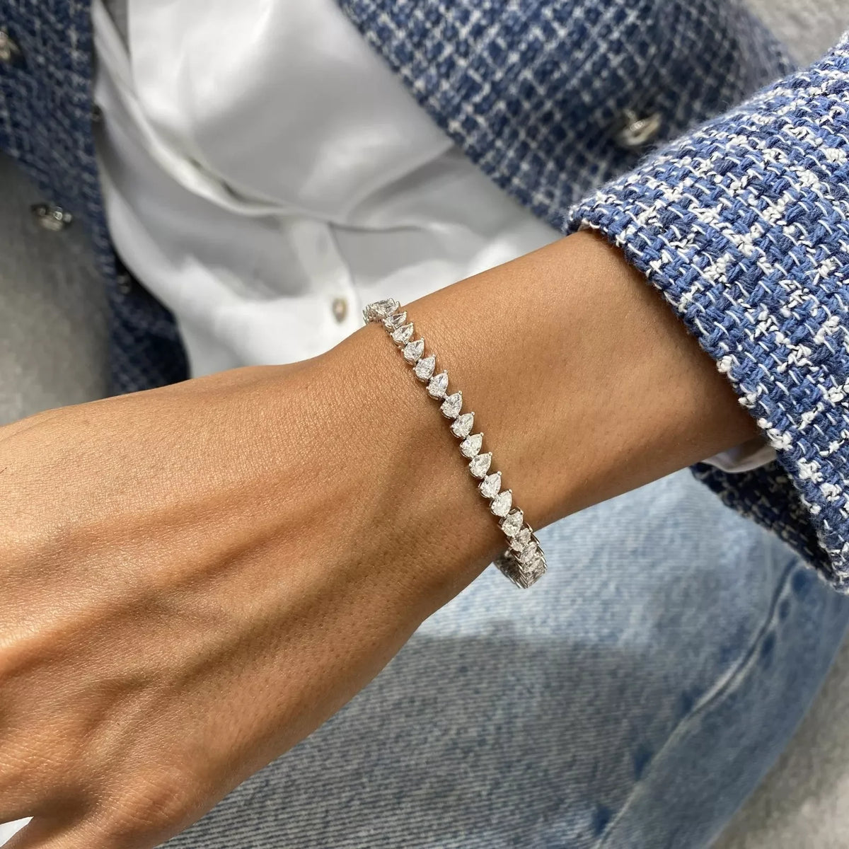 Pear-cut diamond line bracelet
