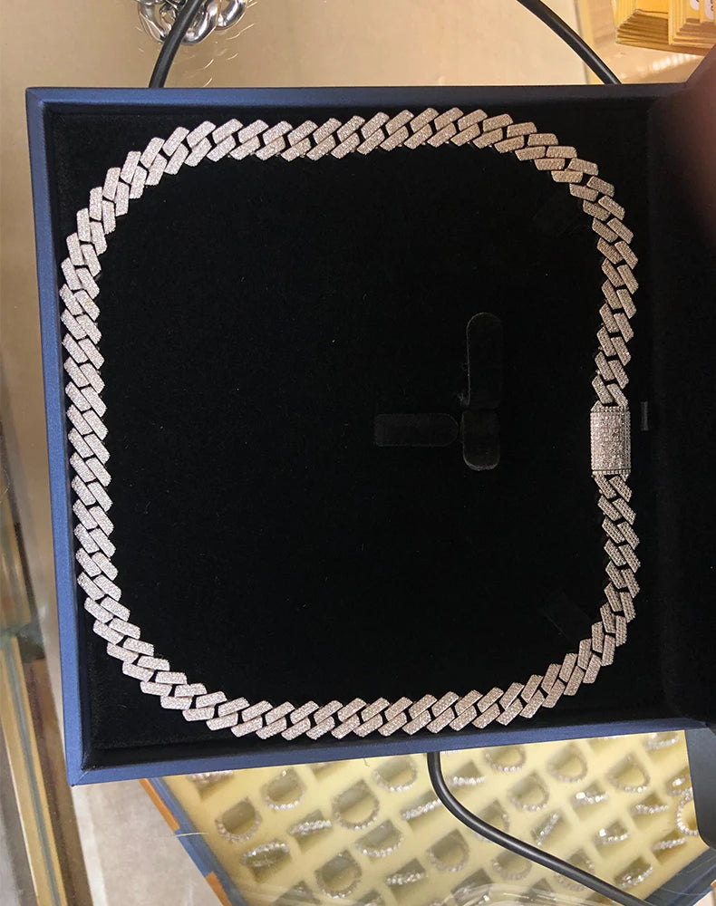 Round-cut diamond necklace in sterling silver