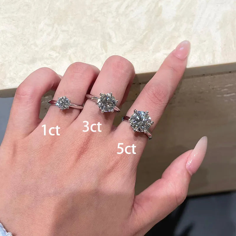 Round brilliant lab-grown diamond in classic ring setting