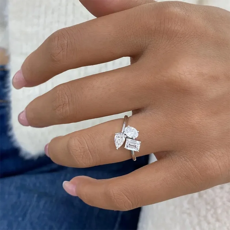 Three-stone cluster ring with mixed diamond cuts