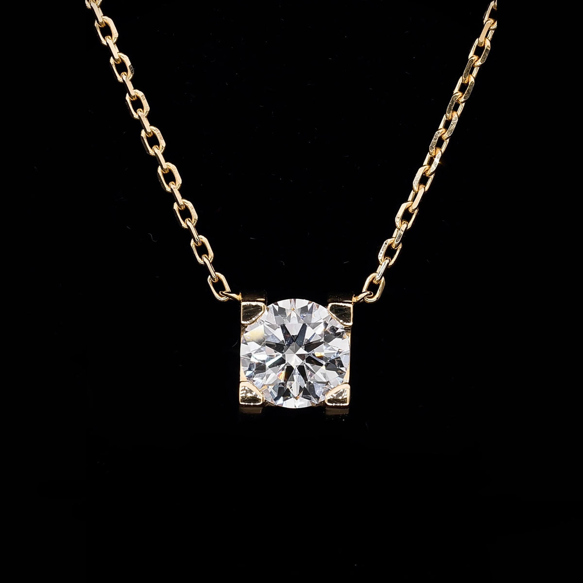 Round lab-grown diamond pendant necklace