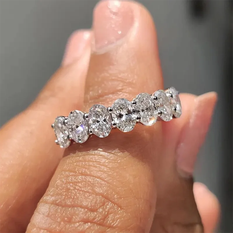 Oval diamond seven-stone wedding ring
