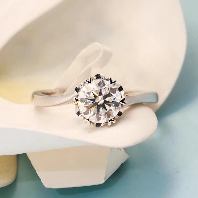 One carat round lab-grown diamond engagement ring