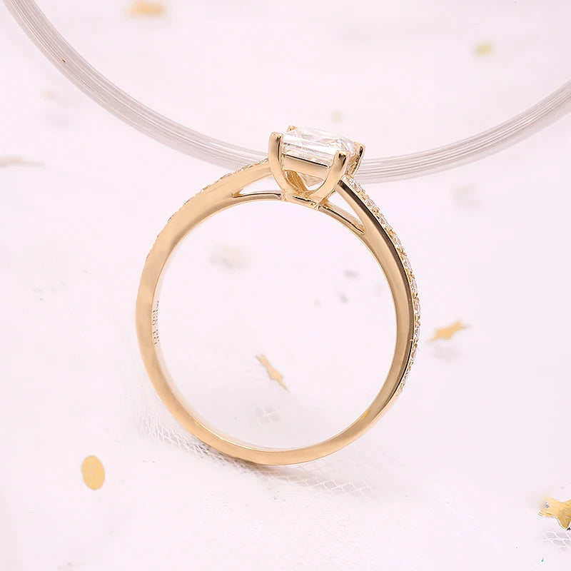 One carat princess-cut lab-grown diamond engagement ring