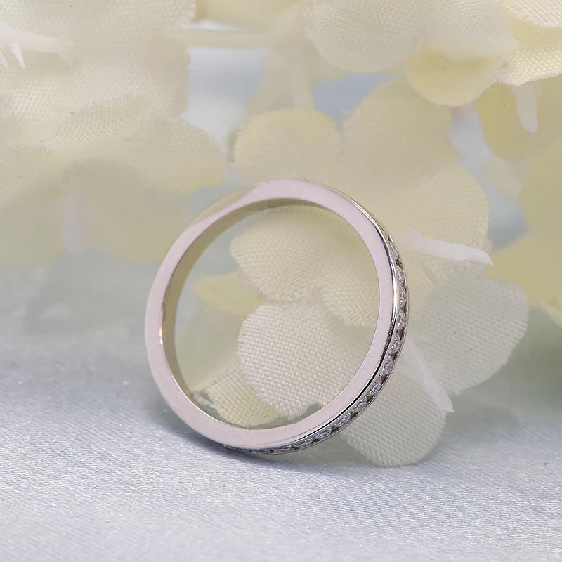 Round lab-grown diamond wedding band