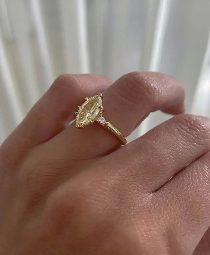 Lumière Azur Rayon Ring