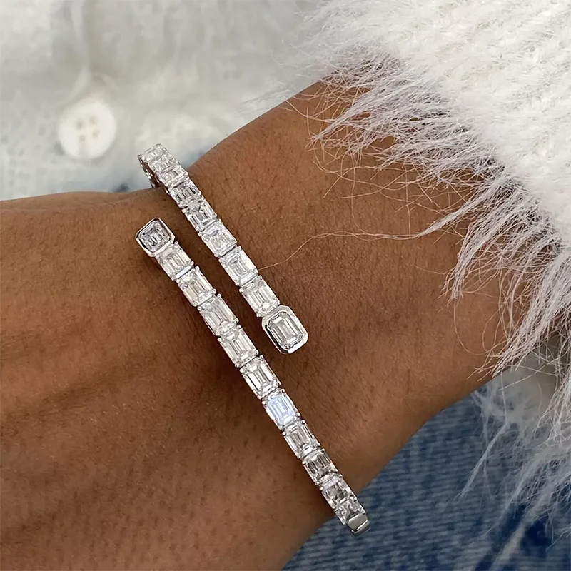 Lab-grown emerald-cut diamond bracelet