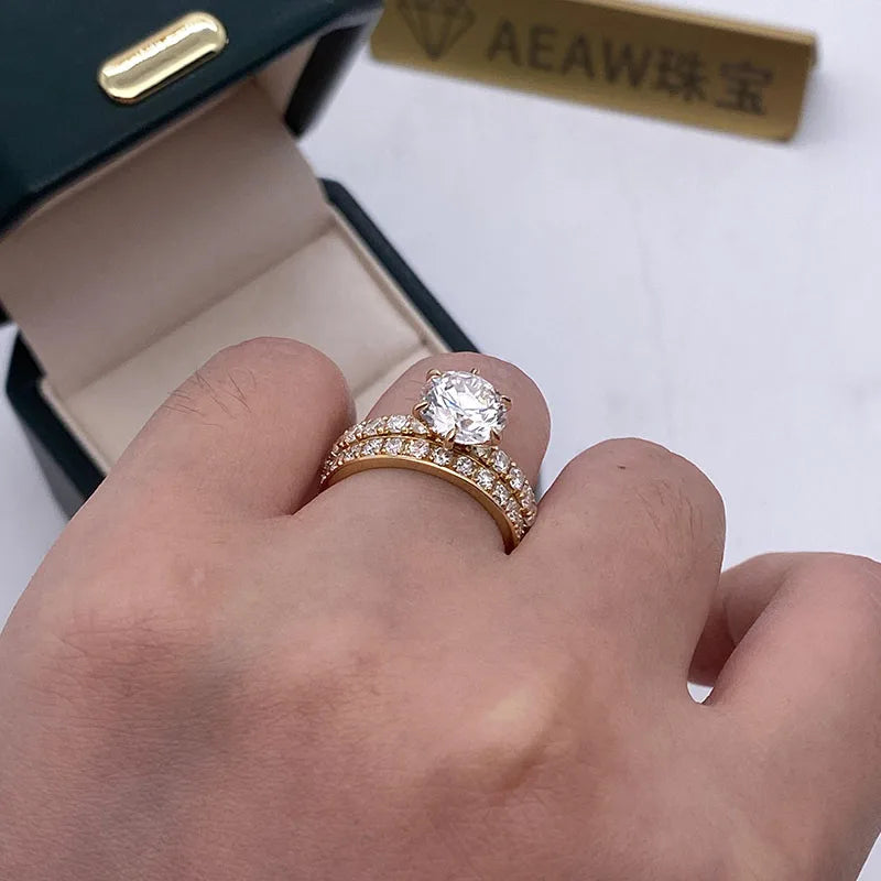 Gold bridal ring set with round lab-grown diamond