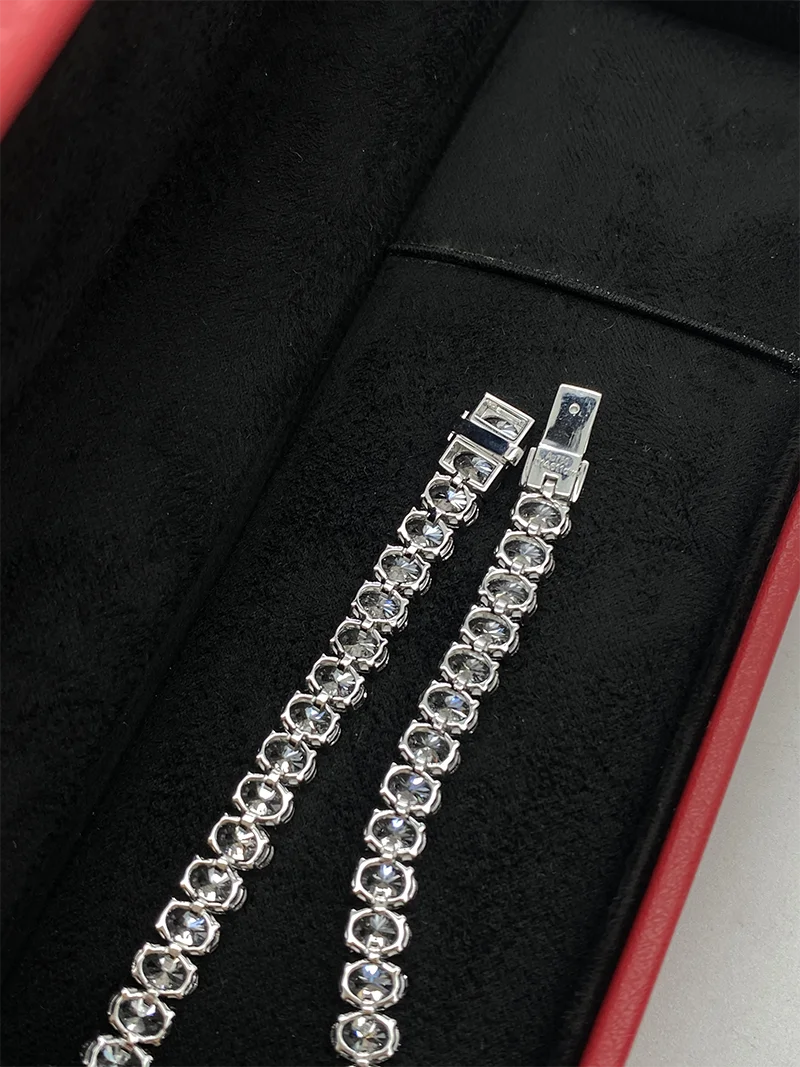 Oval-cut lab-grown diamond tennis bracelet in white or yellow gold