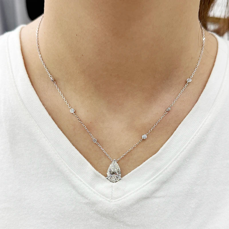 White gold pendant necklace with pear-cut lab-grown diamond