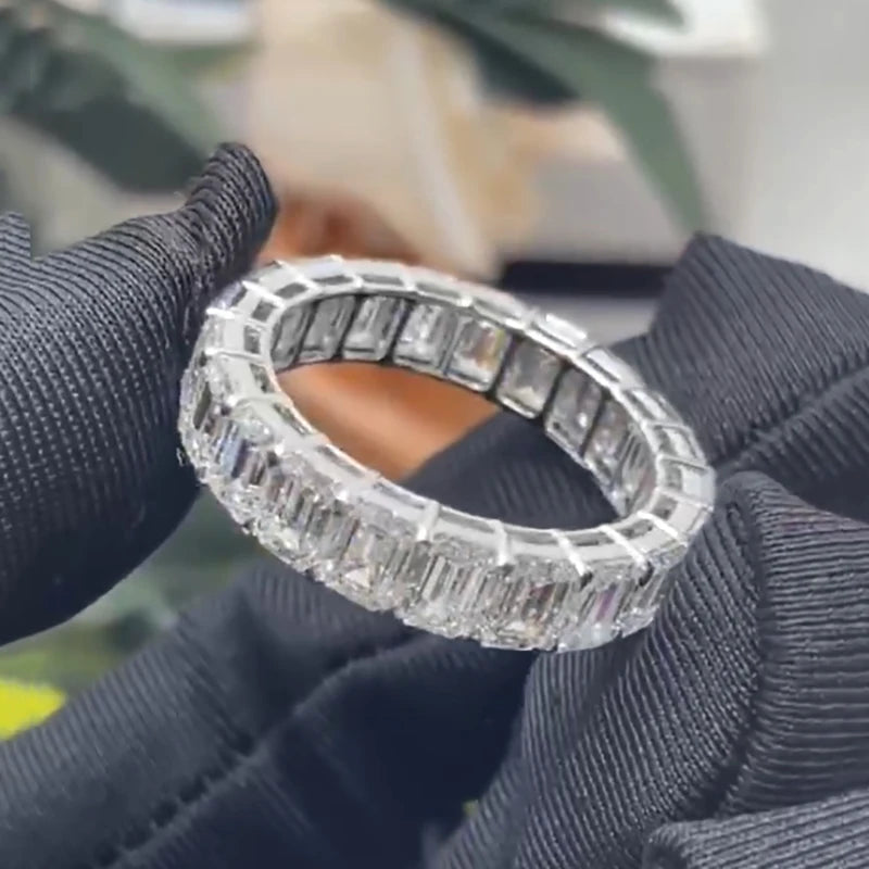 Full eternity ring with emerald-cut diamonds